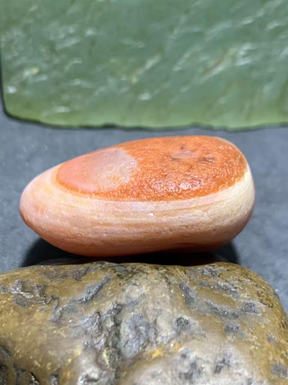 精美川料柿子红粉白水冲籽南红玛瑙原石一颗