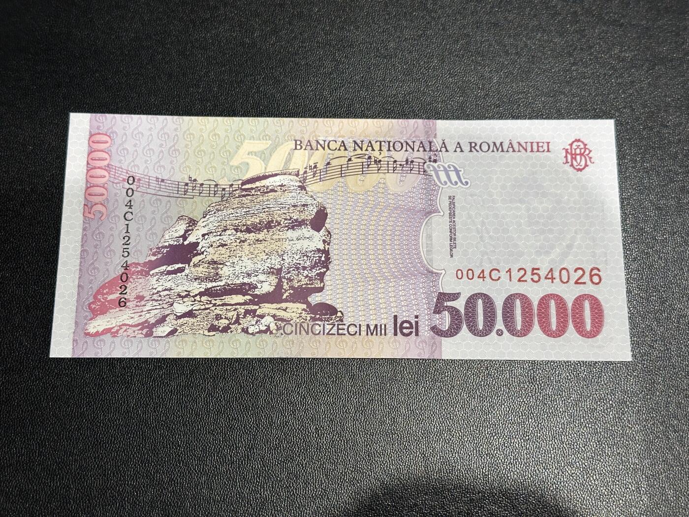 《外钞收藏家》第六百零四期（精品场）（本平台长期征集拍品、欢迎藏友们联系合作） 2000年罗马尼亚5万面额 UNC- 一个角瑕疵 尾26