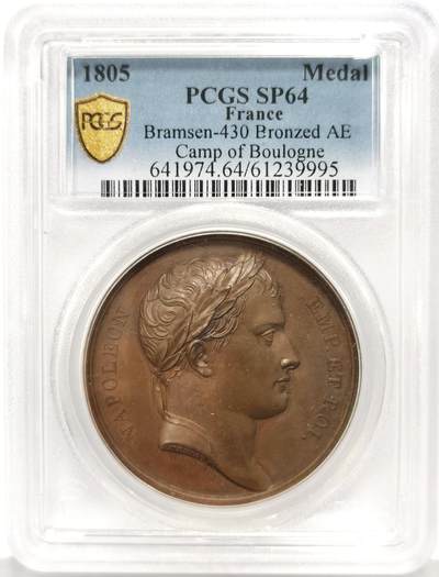 博洋堂世界钱币拍卖第158期（全场包邮） - PCGS SP64 亚军分！法国1805年拿破仑布洛涅大营原铸铜章 巴黎造币厂 巧克力包浆，王座上覆着拿皇加冕时的披风，帝国鹰坐于王座前目不转睛直盯着王座上方斜放的正义之手权杖，上方是一束闪电。传奇的布洛涅大营位于法国滨海，第一个营地由凯撒于公元前54年准备，为远征不列颠做准备舰队，第二个营地由拿破仑1803年建立，他在那里组建了“大军”，即海洋军，准备入侵英国，无愧凯撒的光荣传承人