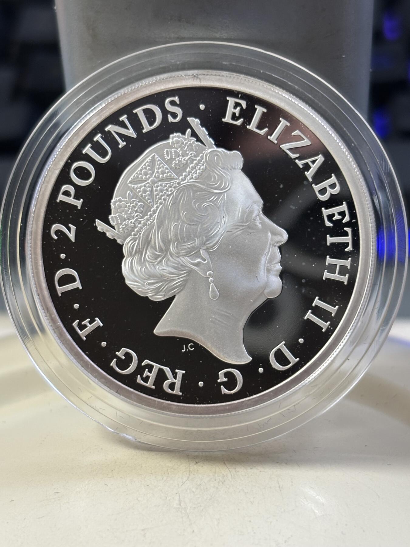 第189期拍卖 英国2018年女王神兽克拉伦斯黑牛1盎司精制银币，999银，发行6000枚