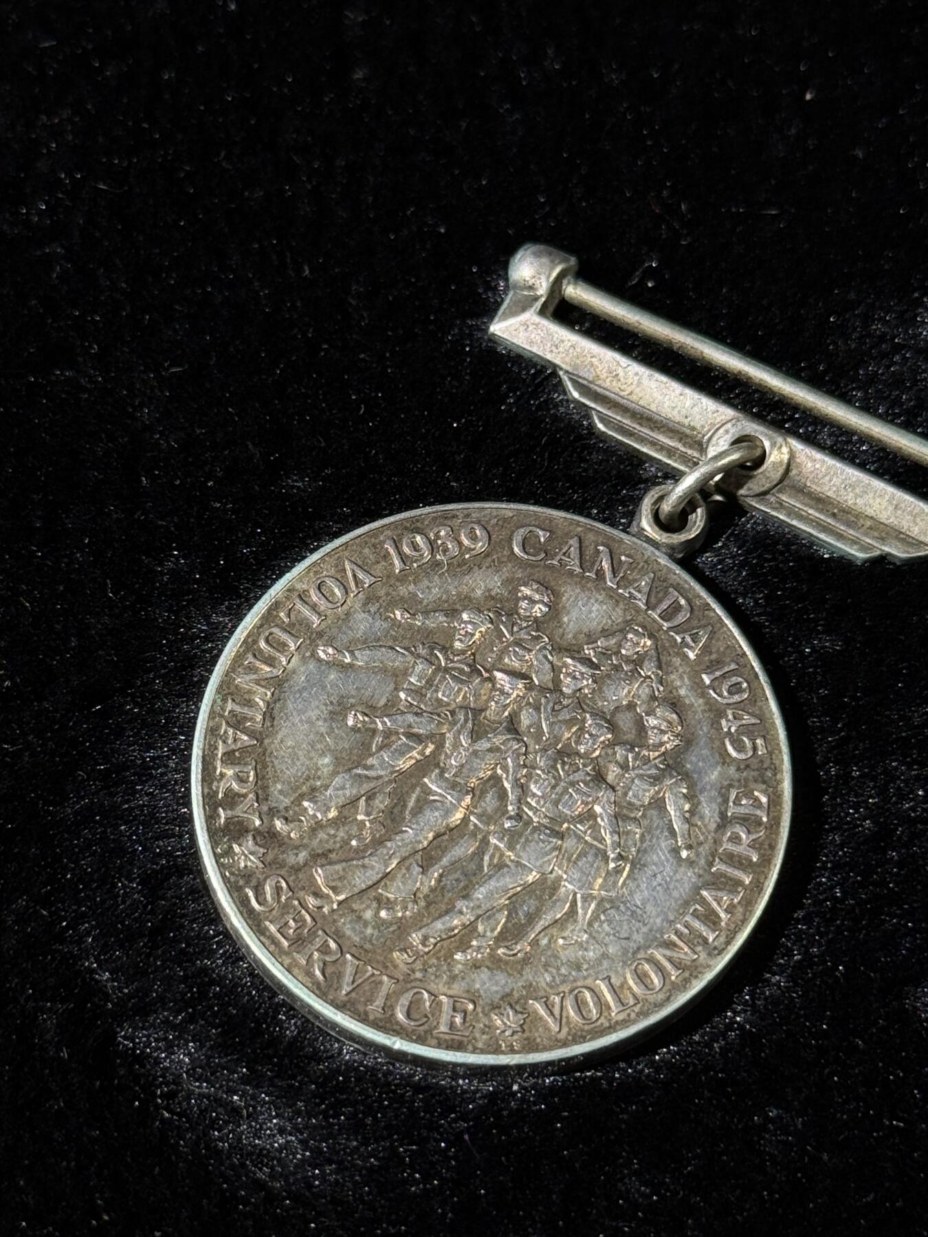 戎马世界章牌大赏第110期 加拿大二战战争奖章，银制，约36.2g