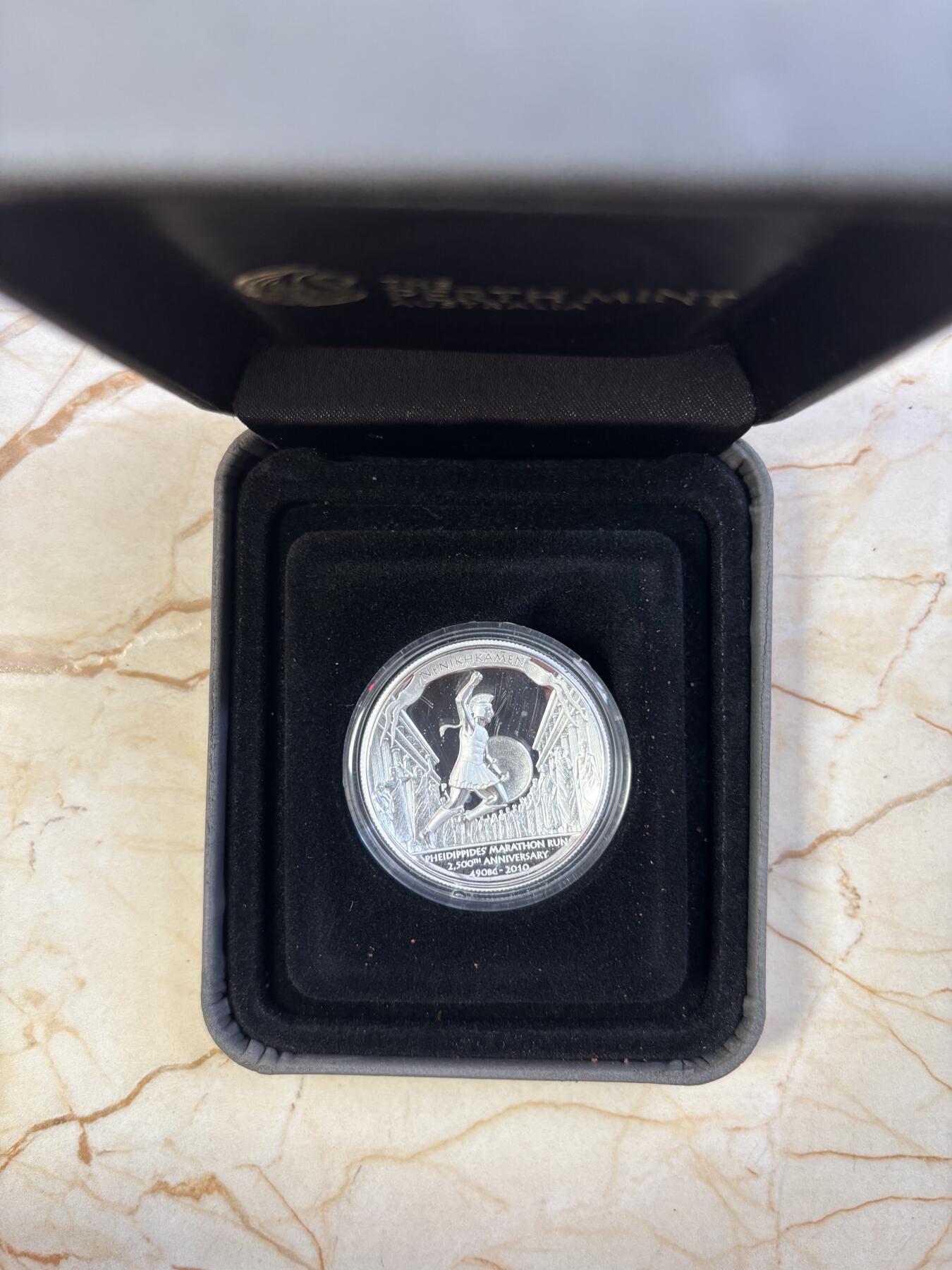 第189期拍卖 图瓦卢2010马拉松运动2500周年高浮雕加厚纪念银币，999银，1盎司，有白点