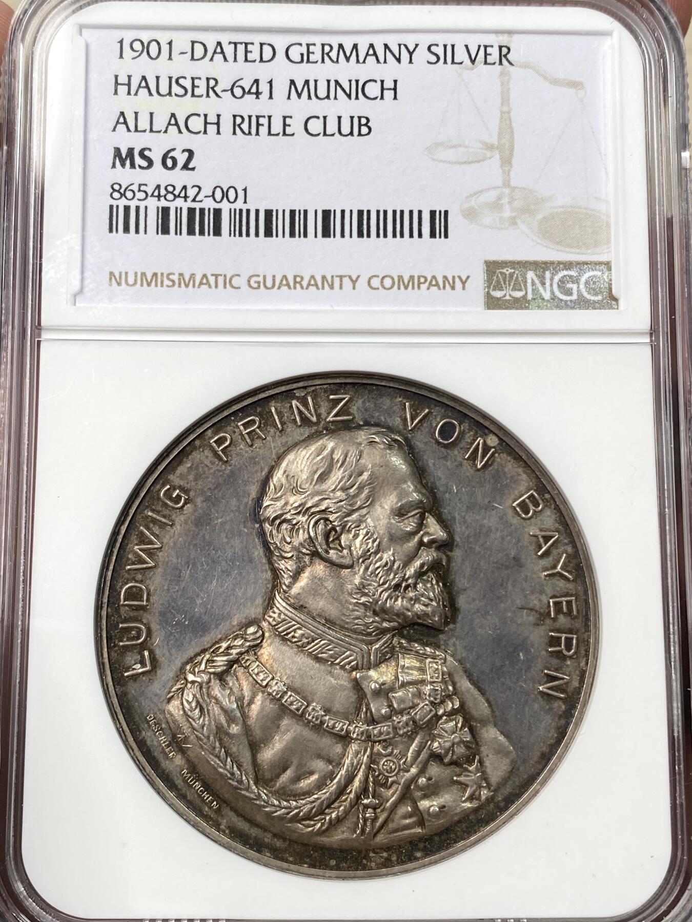 万国钱币拍卖第059期 NGC MS62 1901年德国巴伐利亚摄政王王储路德维希王子纪念德斯克勒在阿拉赫射击场开业纪念大银章 欧陆香槟五彩包浆覆盖 高浮雕镜面喷砂质感 实在美不胜收 41.8MM 29.2G
