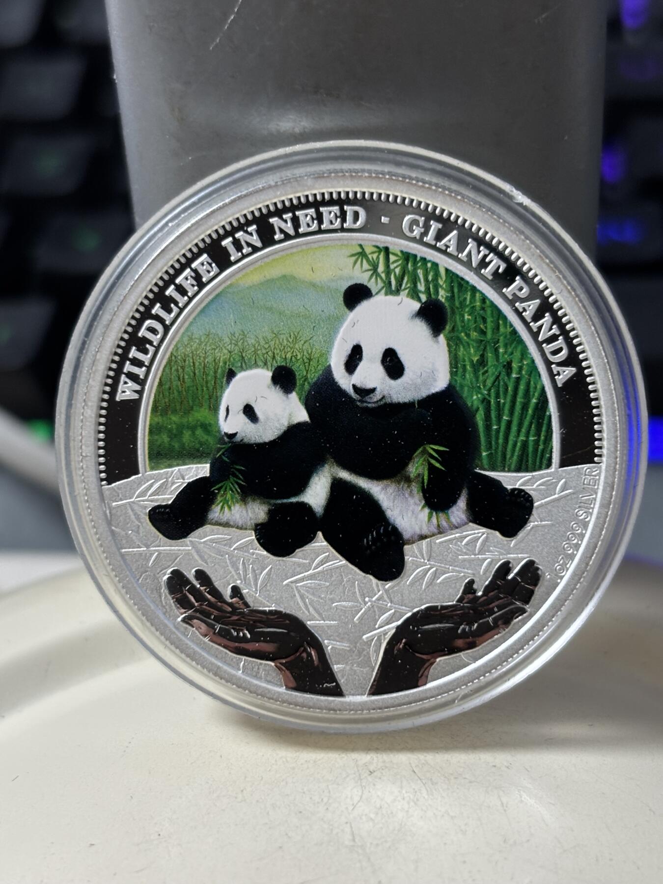 第189期拍卖 图瓦卢2011年野生动物保护首枚大熊猫1盎司彩色银币，999银