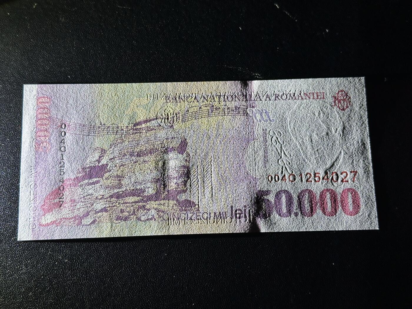 《外钞收藏家》第六百零四期（精品场）（本平台长期征集拍品、欢迎藏友们联系合作） 2000年罗马尼亚5万面额 全新UNC 尾27