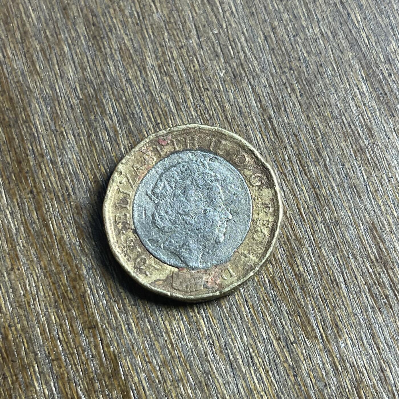 【春节前最后一拍，下一场3.3号】★第139场★散币场。不寄存，30包邮。不满30元，支付5元运费。《接受代拍 代送NGC评级》 81【无寄存】2016 英国 弱品 双色 1英镑