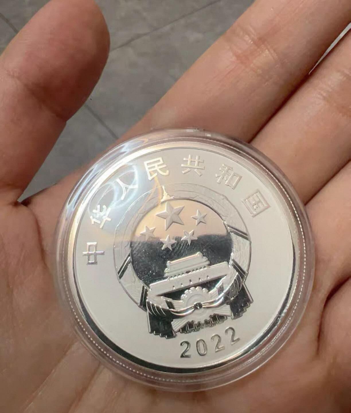 洪涛臻品批发群 精选邮票限时拍卖第1236期  纪念币银币中国空间站建成银币30g银币，Ag999纯银材质，非常漂亮，盒证齐全，此拍品包邮发货