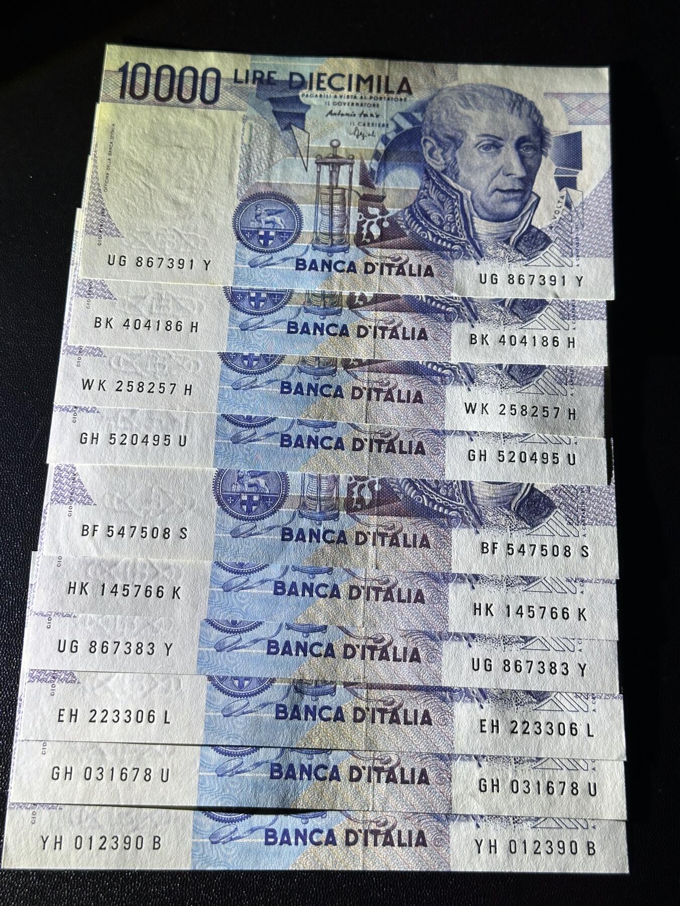《外钞收藏家》第六百零四期（精品场）（本平台长期征集拍品、欢迎藏友们联系合作） 1984年意大利1万里拉 10张一起 基本都全新 个别角不绝 1张有轻微潮点