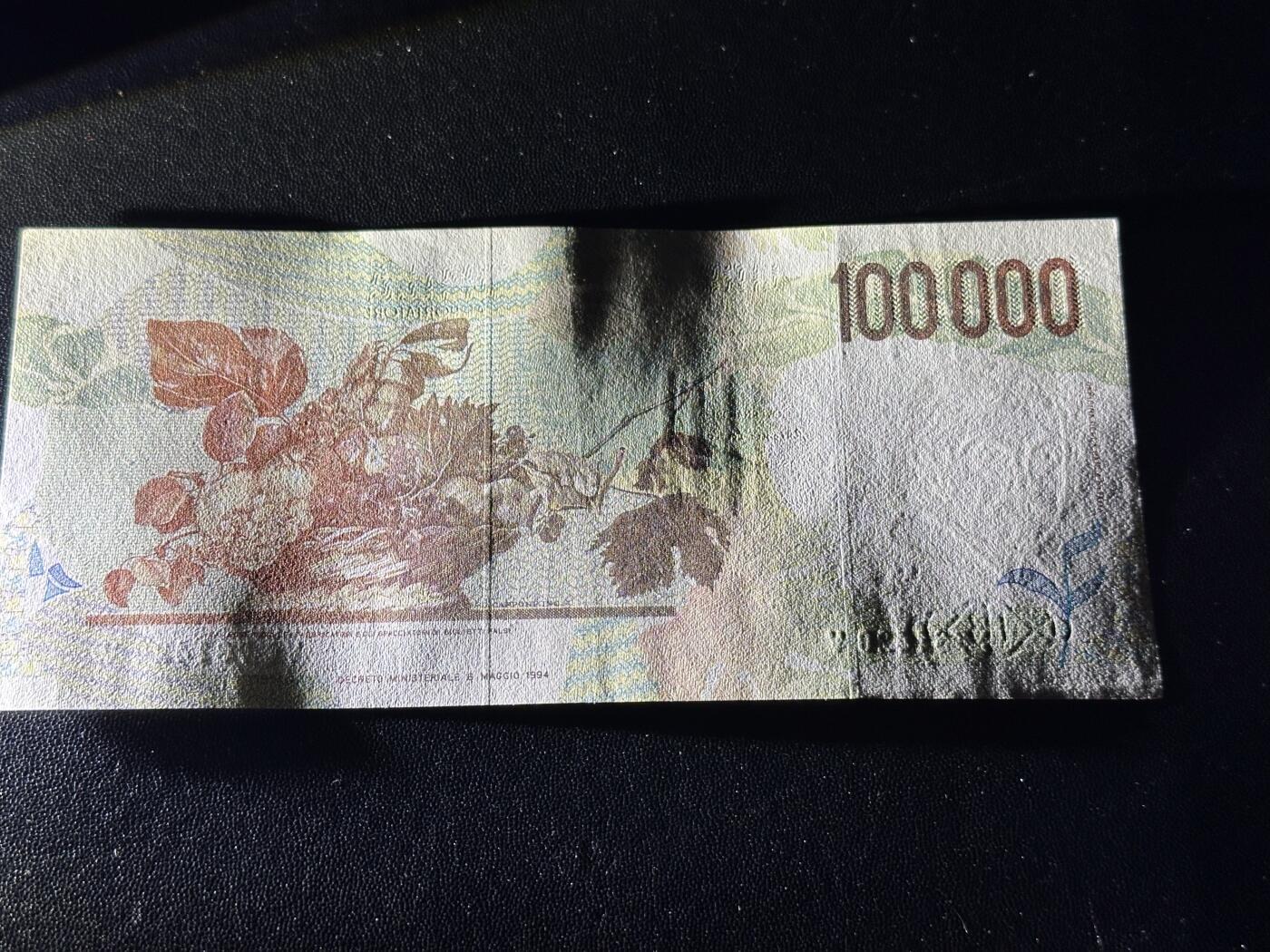 《外钞收藏家》第六百零四期（精品场）（本平台长期征集拍品、欢迎藏友们联系合作） 1994年意大利10万里拉 卡拉瓦乔 AU品相