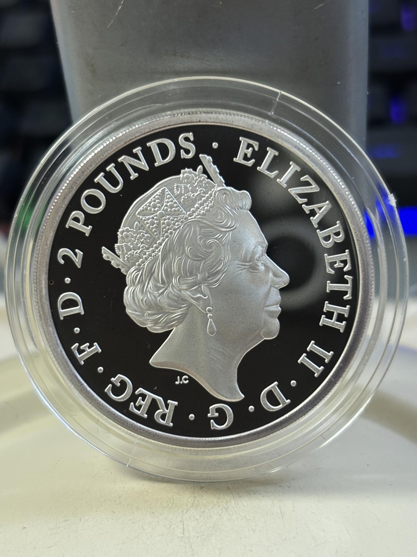 第189期拍卖 英国2017年女王神兽系列2苏格兰独角兽精制银币，999银，发行量6000枚，有氧化