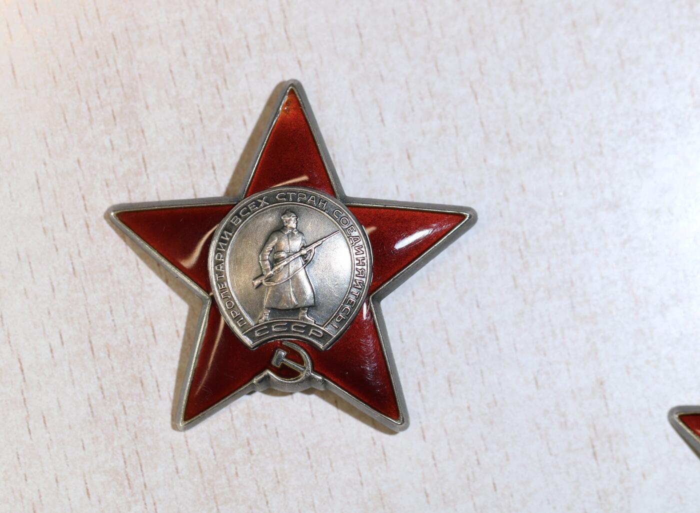 大猫徽章拍卖 第287期 苏联红星勋章一对 带档 同一人获得 截杆改针