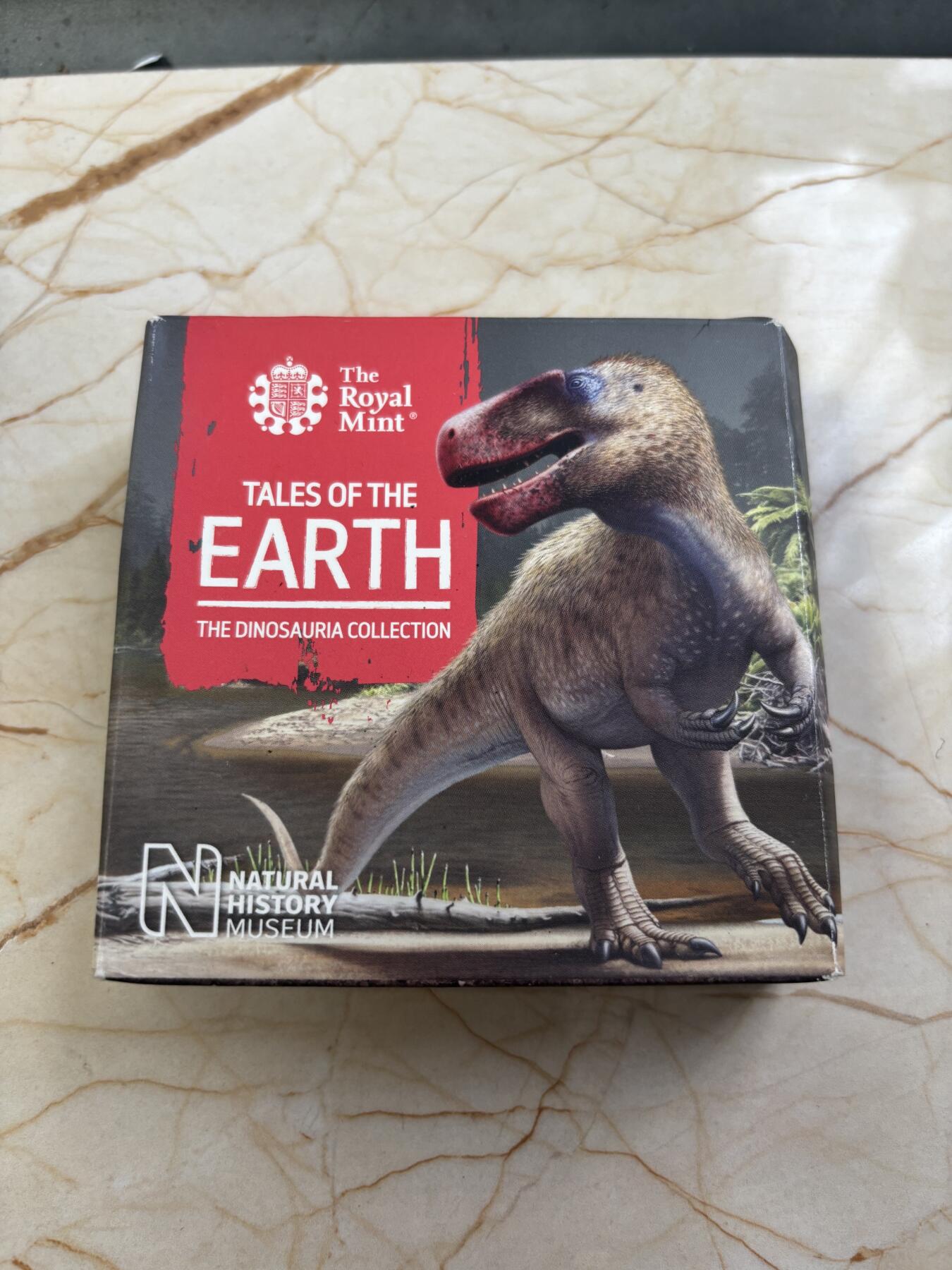 第189期拍卖 英国2020年自然博物馆恐龙系列斑龙精制纪念银币，925银，8克，发行3000枚。有氧化