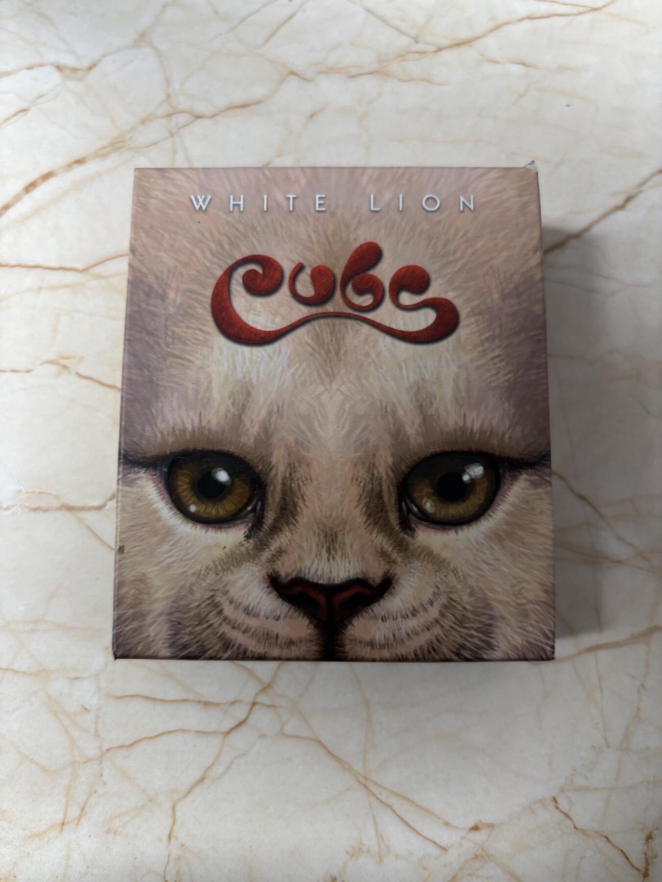 第189期拍卖 图瓦卢2016年幼崽白狮宝宝半盎司彩色纪念银币，999银，发行5000枚