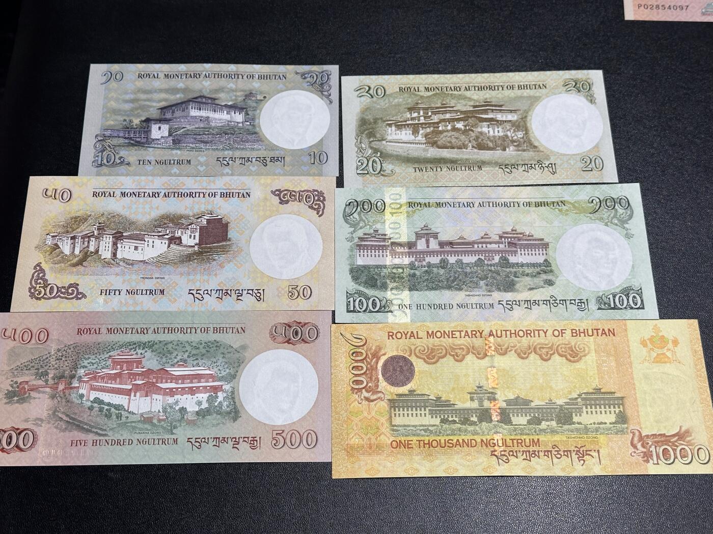 《外钞收藏家》第六百零四期（精品场）（本平台长期征集拍品、欢迎藏友们联系合作） 不丹10-1000面额 六张一起 全新UNC 尾332