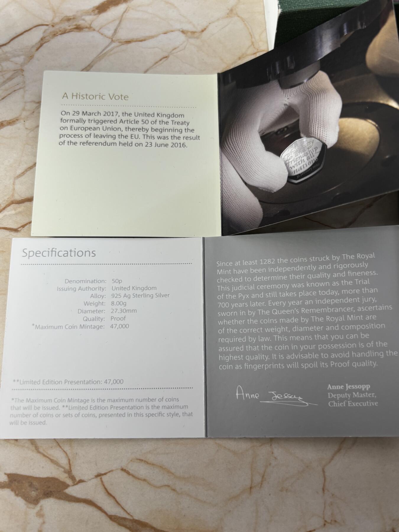 第189期拍卖 英国2020年脱欧50便士多边形精制纪念银币，925银，8克，有氧化