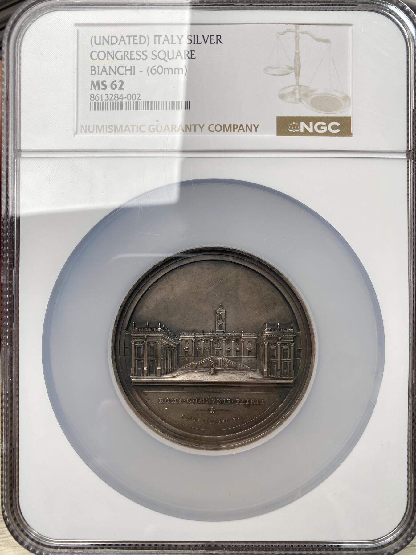 万国钱币拍卖第059期 NGC MS62 19世纪中期左右意大利罗马卡比托利欧广场市政厅景观单面银质样章 仅见品种 大规格61MM 100.77G 景观设计纵深感极强 均匀欧陆包浆状态极好 错过难再的收藏级品质
