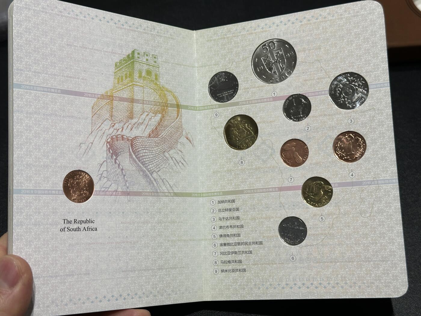 《外钞收藏家》第六百零四期（精品场）（本平台长期征集拍品、欢迎藏友们联系合作） 2016年国际钱币护照 含银5克的彩色纪念章和20国硬币