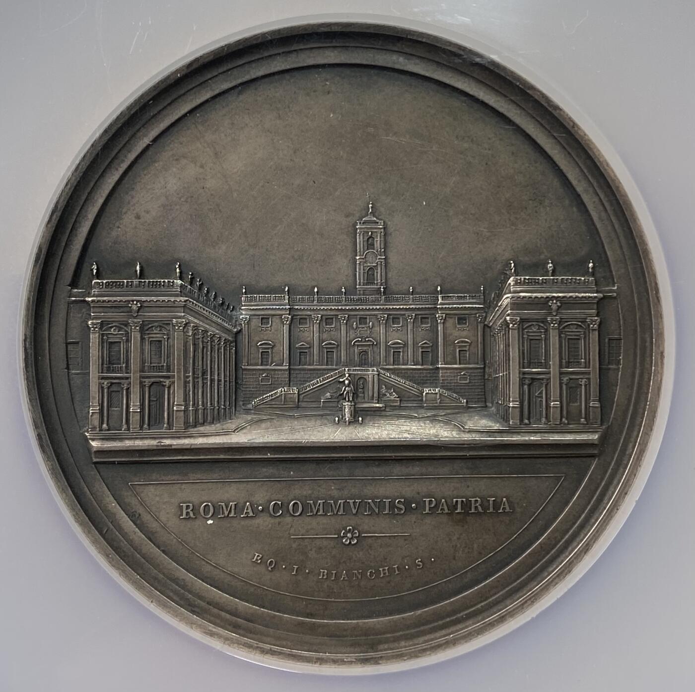 万国钱币拍卖第059期 NGC MS62 19世纪中期左右意大利罗马卡比托利欧广场市政厅景观单面银质样章 仅见品种 大规格61MM 100.77G 景观设计纵深感极强 均匀欧陆包浆状态极好 错过难再的收藏级品质