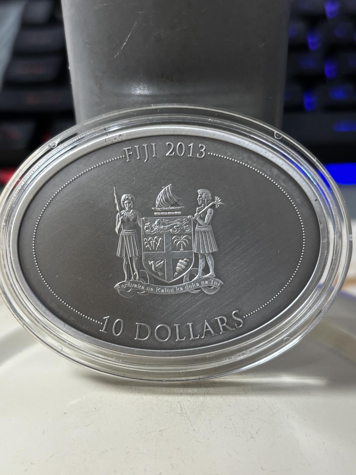 第189期拍卖 斐济2013年野生动物系列眼镜猴镶嵌银币，999银，发行999枚