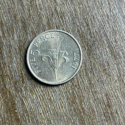 【春节前最后一拍，下一场3.3号】★第139场★散币场。不寄存，30包邮。不满30元，支付5元运费。《接受代拍 代送NGC评级》 - 74【无寄存】1977 unc品 根西 5便士 镍币