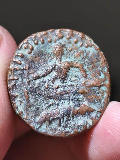 星盘世界钱币一月三十一日古典币专场 - 少见！希腊化 - 印度塞克 阿泽斯二世铜币正面国王盘腿坐像，背面赫尔姆斯打双蛇杖站像 历史名城塔克西拉造币