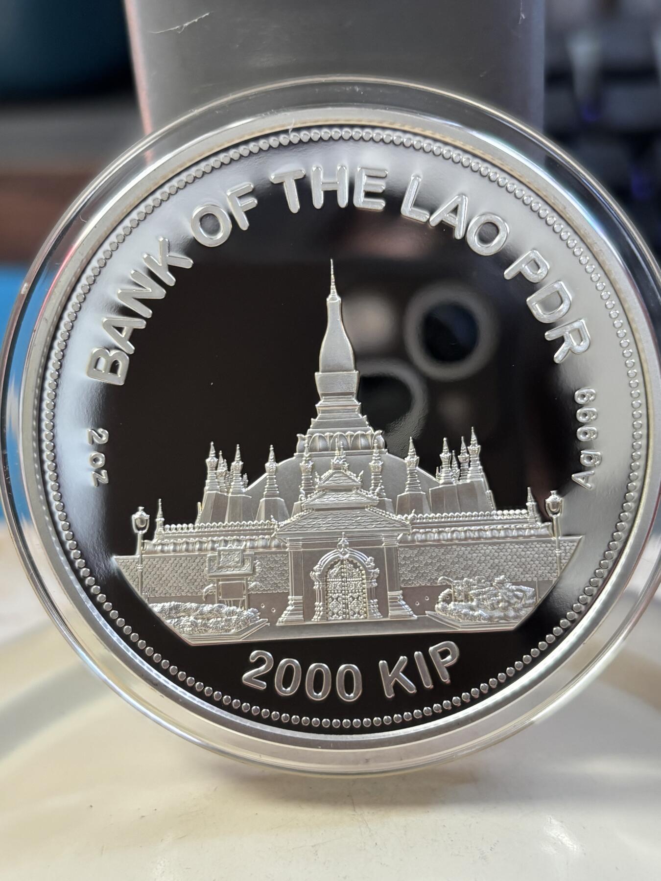 第189期拍卖 老挝2022年中国生肖系列虎年2盎司镶金玉纪念银币，999银，发行2888枚