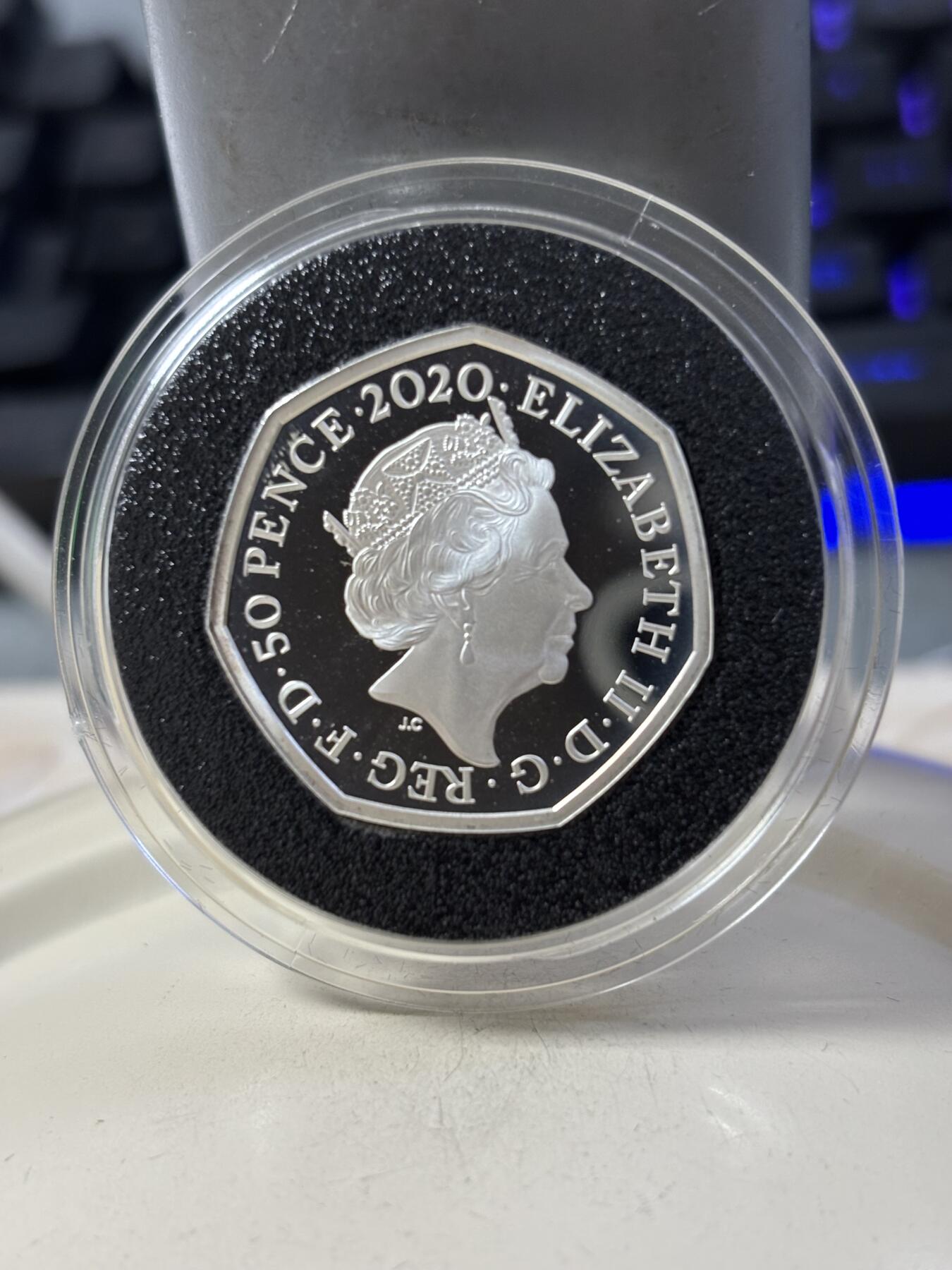 第189期拍卖 英国2020年脱欧50便士多边形精制纪念银币，925银，8克，有氧化