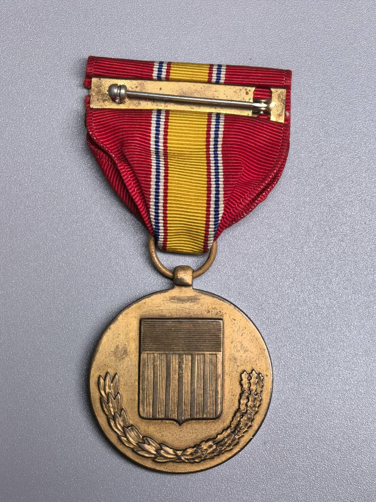 小驴勋章奖章收藏1月24日周六晚六点拍卖（珍爱和平，收藏战争，铭记历史，勿忘国耻，忠党爱国。有偿代拍，送拍规则在简介最后，参拍须阅读规则后再参拍，关系到运费包装发货时效真假辨别等关键信息，拍卖时不再发原图，看大图店主微信码在拍卖店铺介绍里）