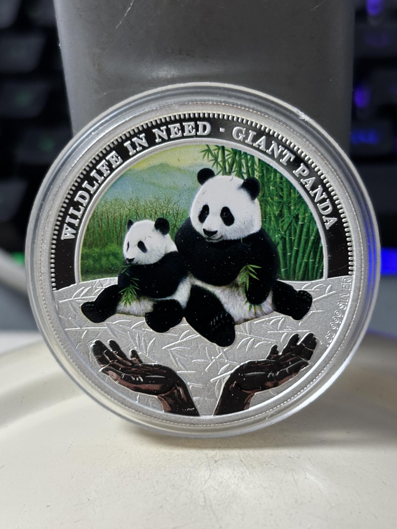 第189期拍卖 图瓦卢2011年野生动物保护首枚大熊猫1盎司彩色银币，999银