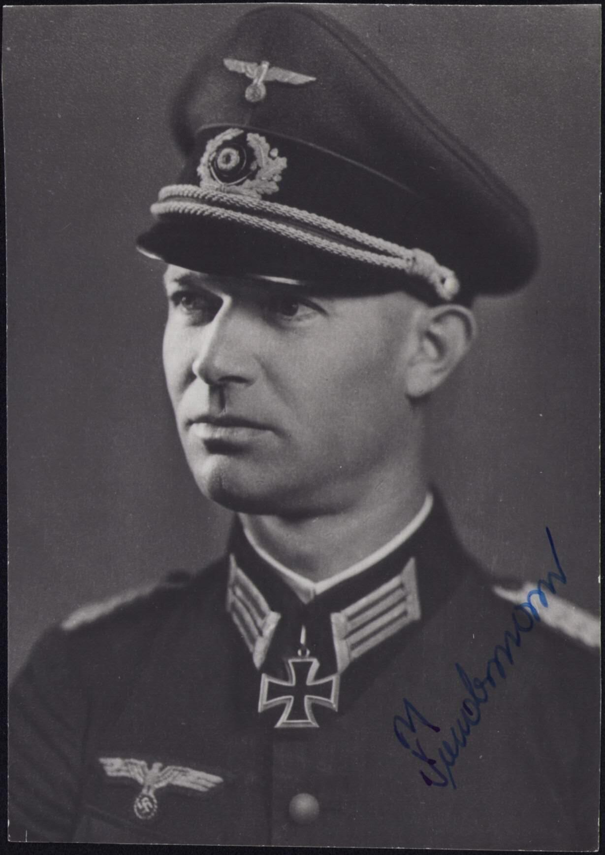 小驴勋章奖章收藏1月24日周六晚六点拍卖（珍爱和平，收藏战争，铭记历史，勿忘国耻，忠党爱国。有偿代拍，送拍规则在简介最后，参拍须阅读规则后再参拍，关系到运费包装发货时效真假辨别等关键信息，拍卖时不再发原图，看大图店主微信码在拍卖店铺介绍里）