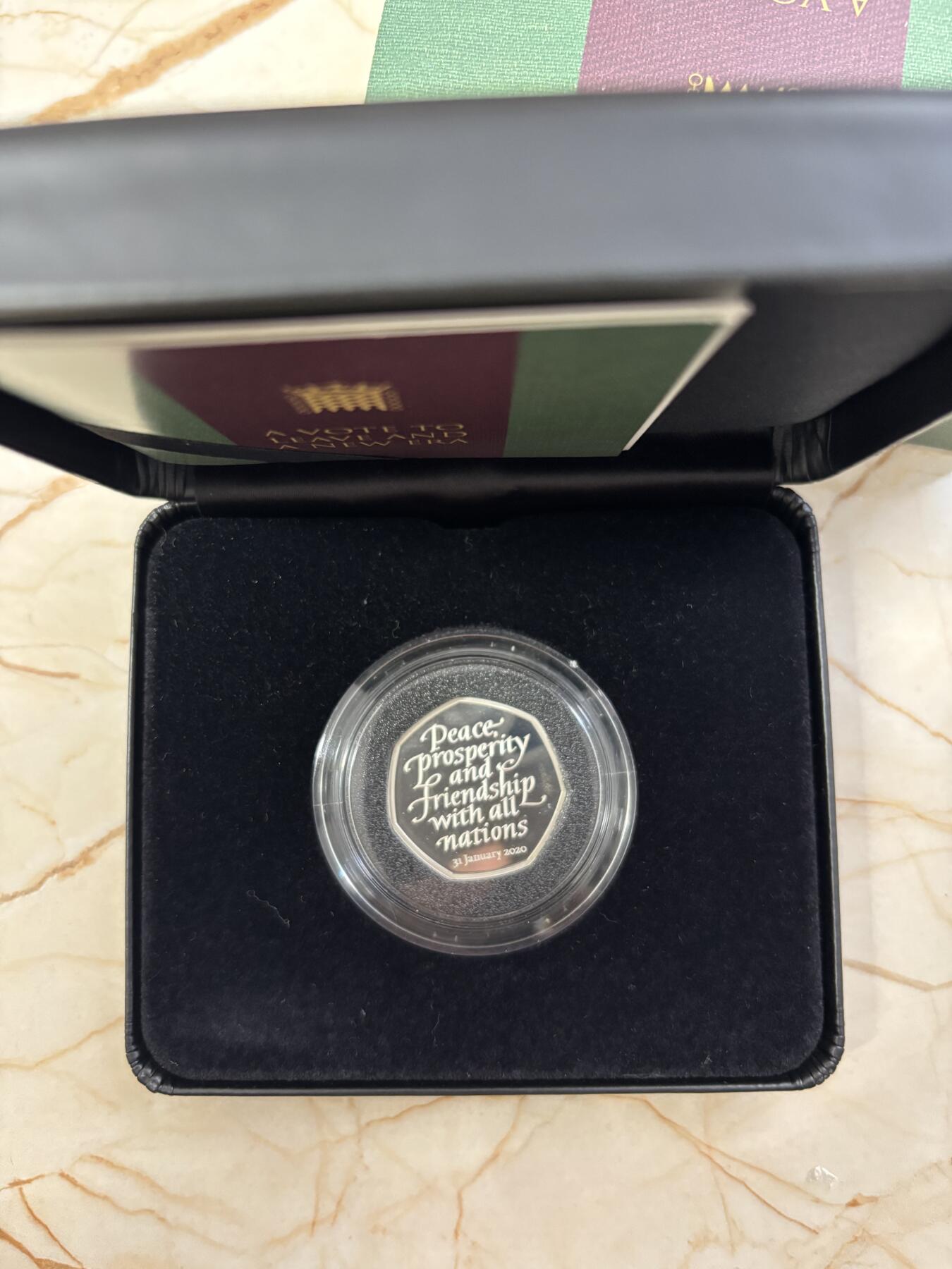 第189期拍卖 英国2020年脱欧50便士多边形精制纪念银币，925银，8克，有氧化