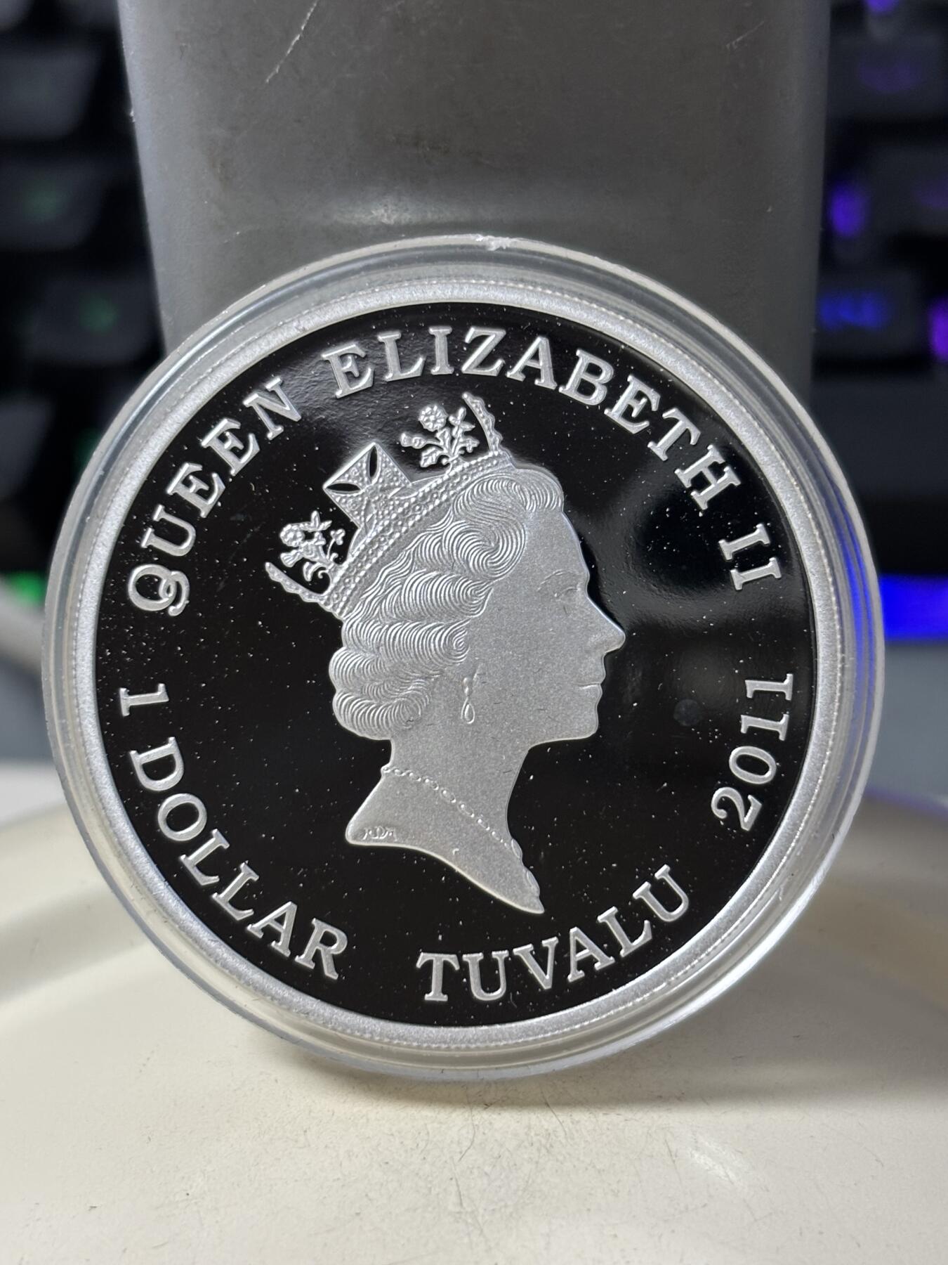 第189期拍卖 图瓦卢2011年野生动物保护首枚大熊猫1盎司彩色银币，999银