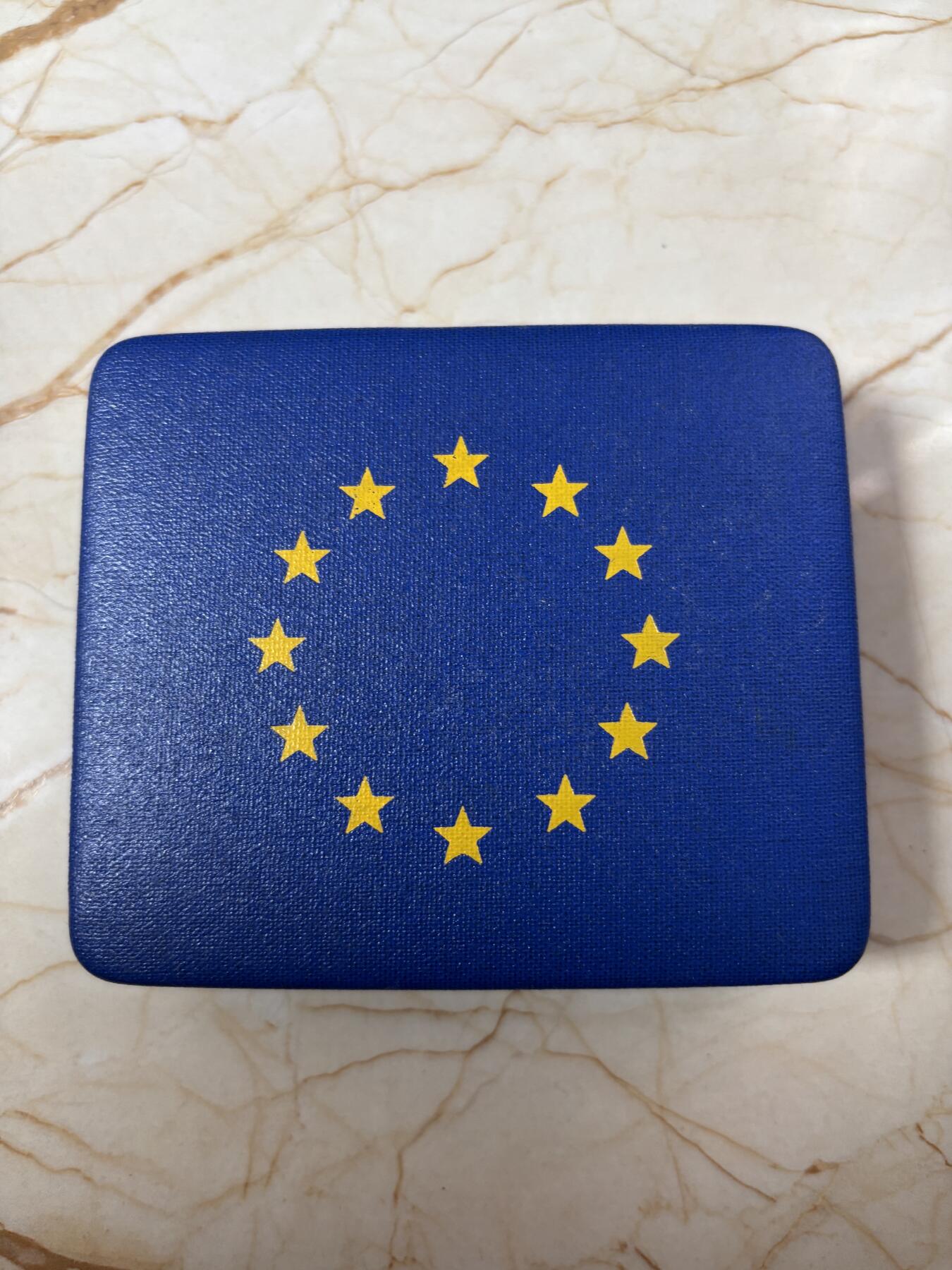 第189期拍卖 英国1998年欧共体和国家医疗50便士加厚银币一对，925银，16克*2，发行10000枚，有氧化