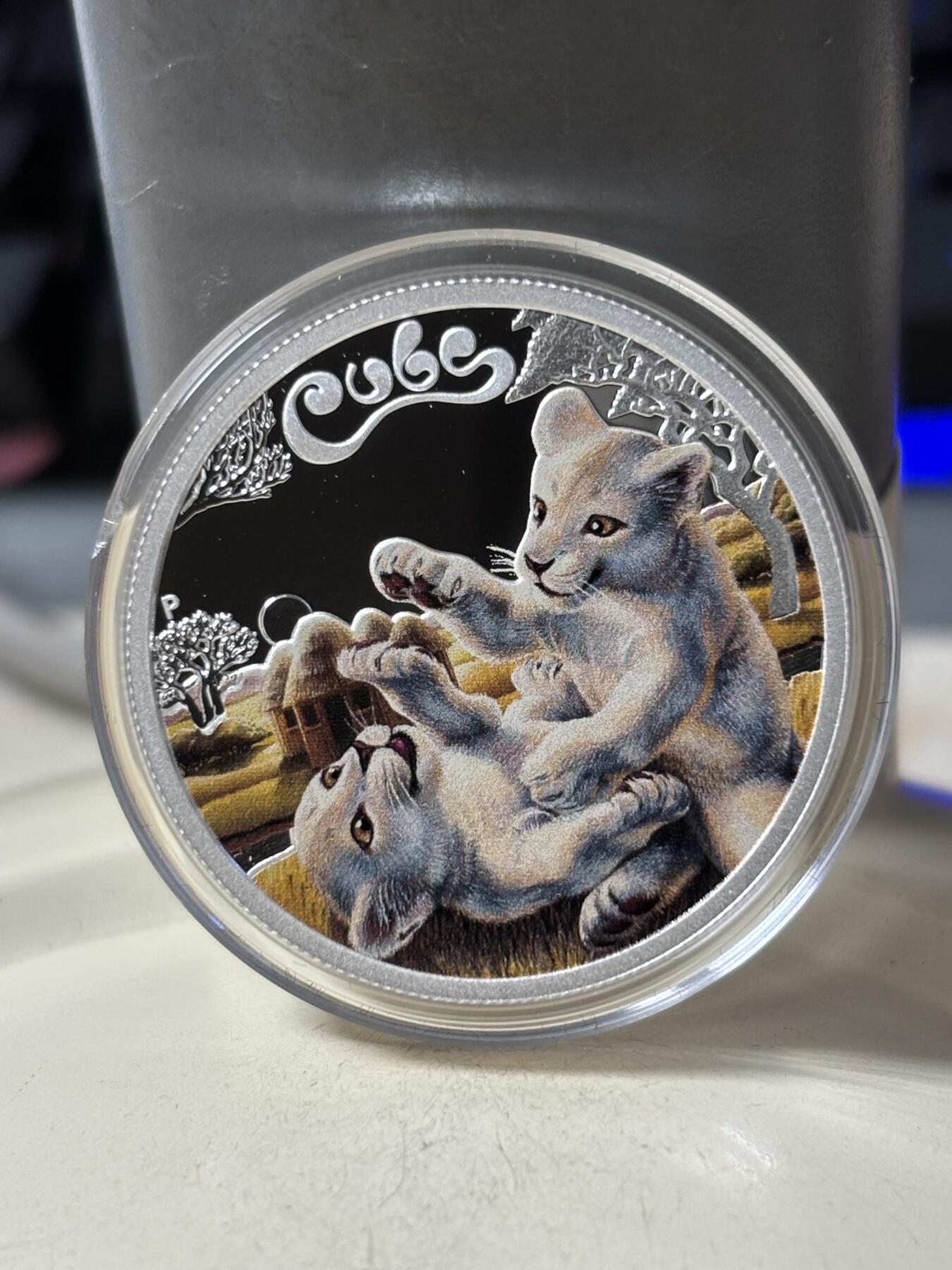 第189期拍卖 图瓦卢2016年幼崽白狮宝宝半盎司彩色纪念银币，999银，发行5000枚