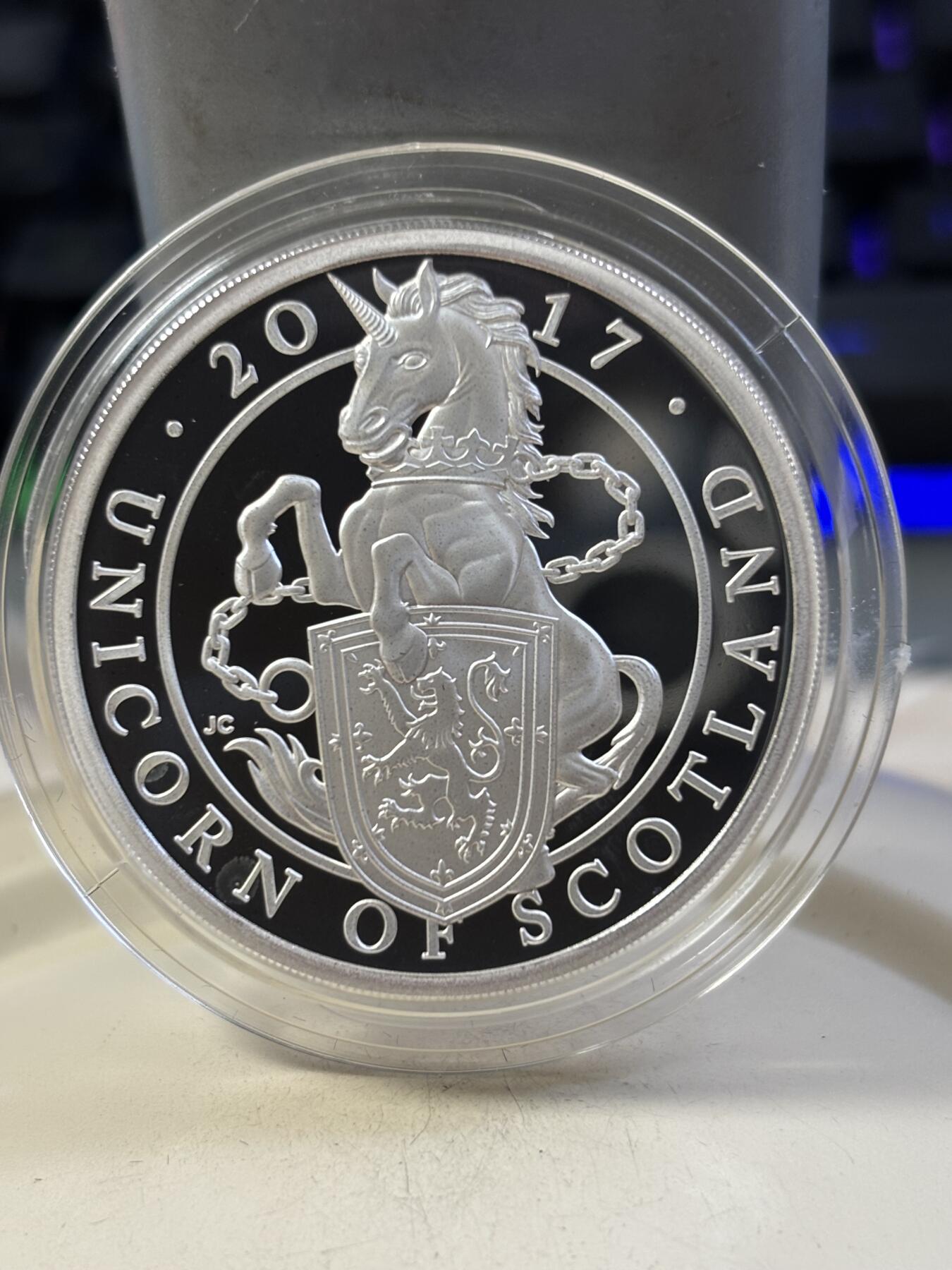 第189期拍卖 英国2017年女王神兽系列2苏格兰独角兽精制银币，999银，发行量6000枚，有氧化