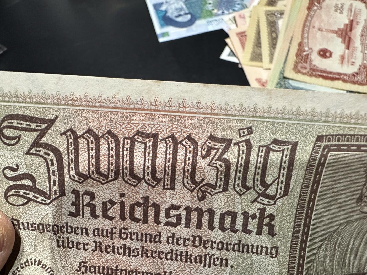 《外钞收藏家》第六百零四期（精品场）（本平台长期征集拍品、欢迎藏友们联系合作） 1945年德国20马克 近全新 边有点瑕疵