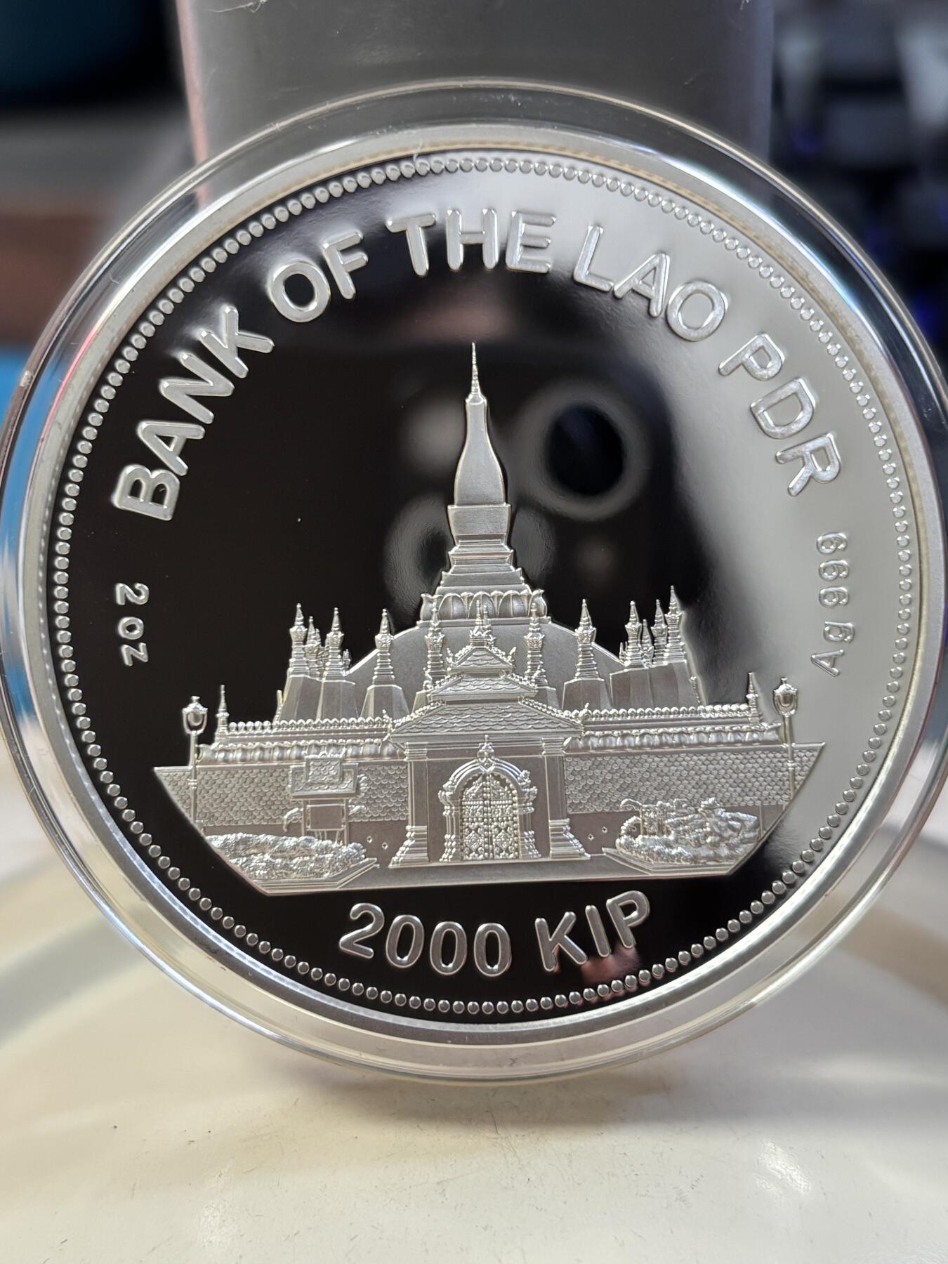 第189期拍卖 老挝2022年中国生肖系列虎年2盎司镶金玉纪念银币，999银，发行2888枚