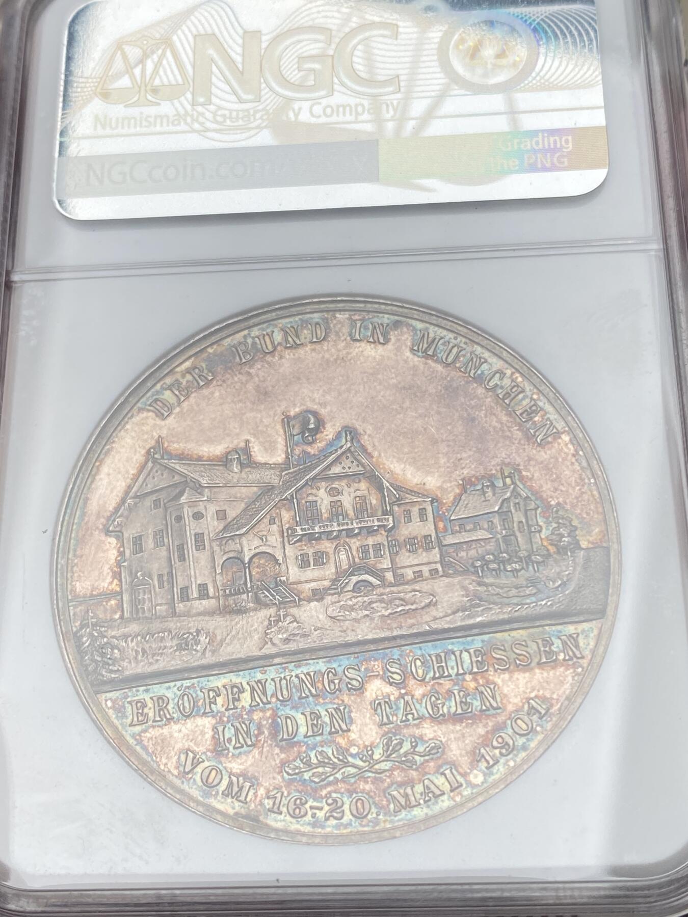 万国钱币拍卖第059期 NGC MS62 1901年德国巴伐利亚摄政王王储路德维希王子纪念德斯克勒在阿拉赫射击场开业纪念大银章 欧陆香槟五彩包浆覆盖 高浮雕镜面喷砂质感 实在美不胜收 41.8MM 29.2G
