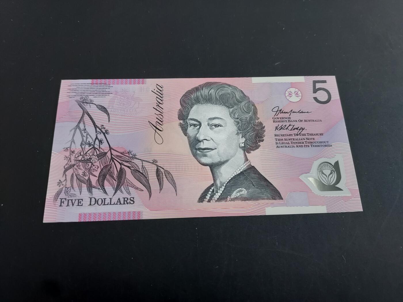 博彦收藏   1月28日 8点 钱币专场 全场包邮 澳洲女皇塑料钞5元 UNC 