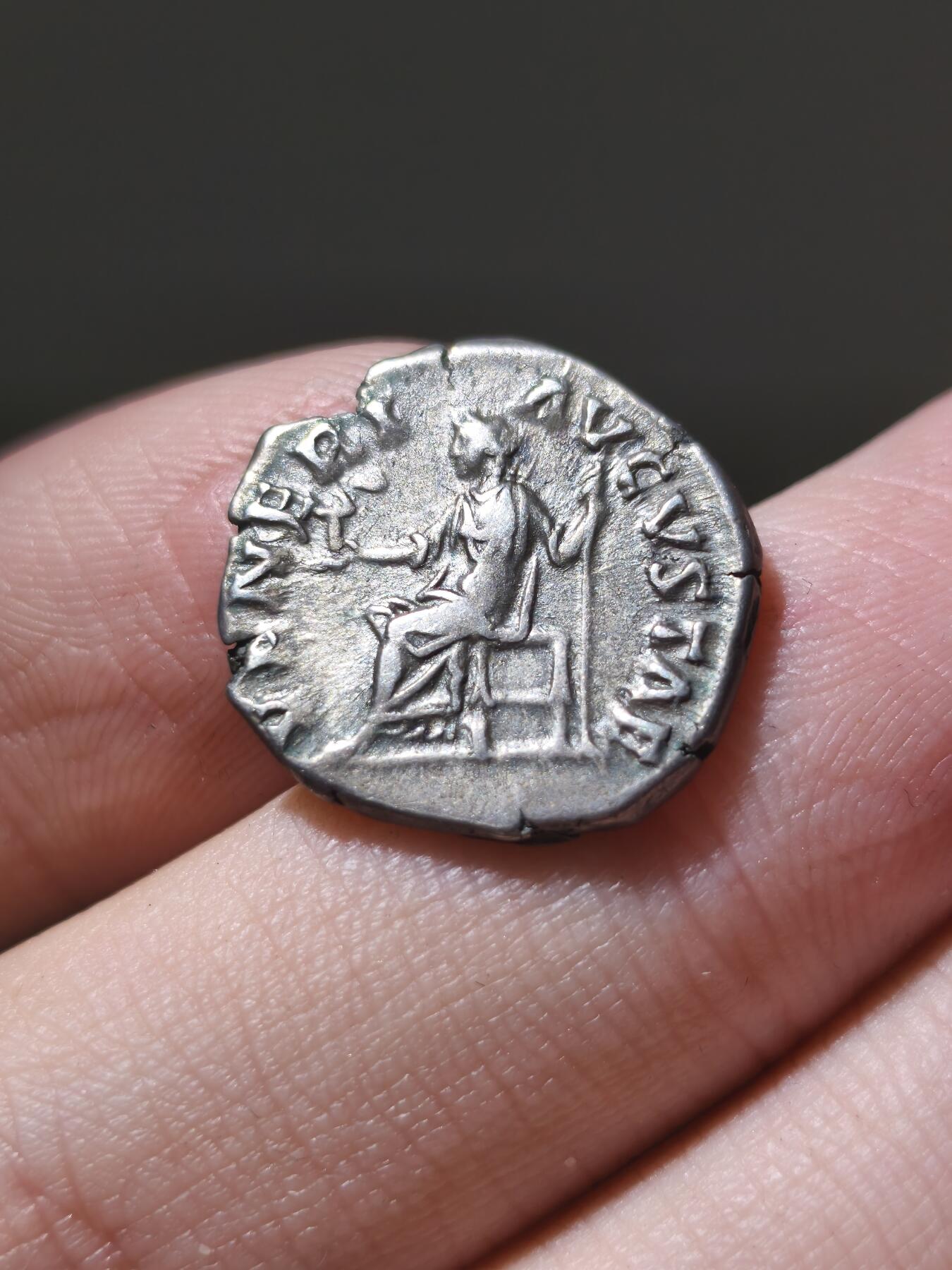 星盘世界钱币一月三十一日古典币专场 罗马帝国 公元147–175年 小福斯蒂娜 第纳尔银币，罗马厂打制，属其丈夫马可·奥勒留在位期间发行