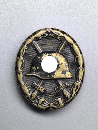 小驴勋章奖章收藏1月24日周六晚六点拍卖（珍爱和平，收藏战争，铭记历史，勿忘国耻，忠党爱国。有偿代拍，送拍规则在简介最后，参拍须阅读规则后再参拍，关系到运费包装发货时效真假辨别等关键信息，拍卖时不再发原图，看大图店主微信码在拍卖店铺介绍里） - 得三黑色战伤奖章，铜质黑漆，佩戴痕迹品相