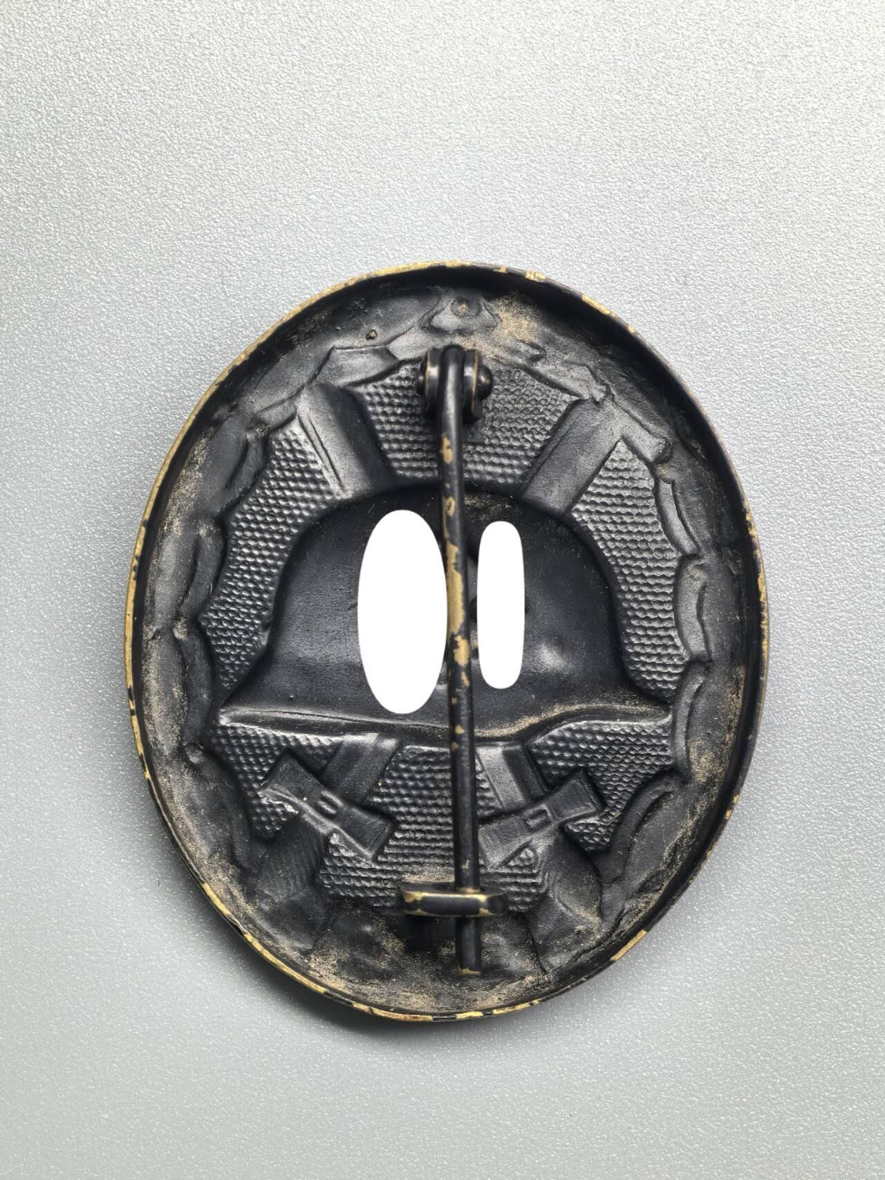 小驴勋章奖章收藏1月24日周六晚六点拍卖（珍爱和平，收藏战争，铭记历史，勿忘国耻，忠党爱国。有偿代拍，送拍规则在简介最后，参拍须阅读规则后再参拍，关系到运费包装发货时效真假辨别等关键信息，拍卖时不再发原图，看大图店主微信码在拍卖店铺介绍里）