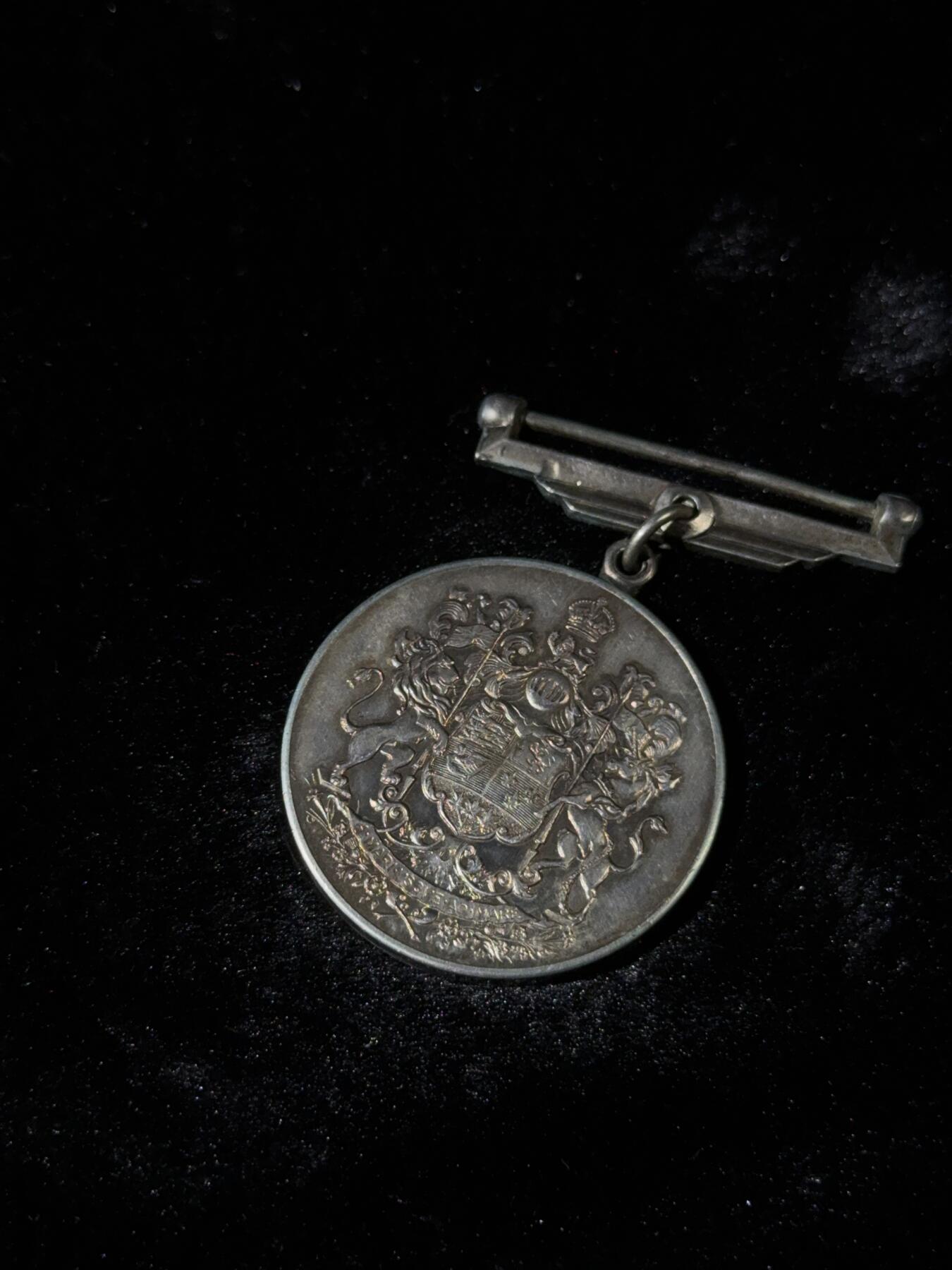 戎马世界章牌大赏第110期 加拿大二战战争奖章，银制，约36.2g