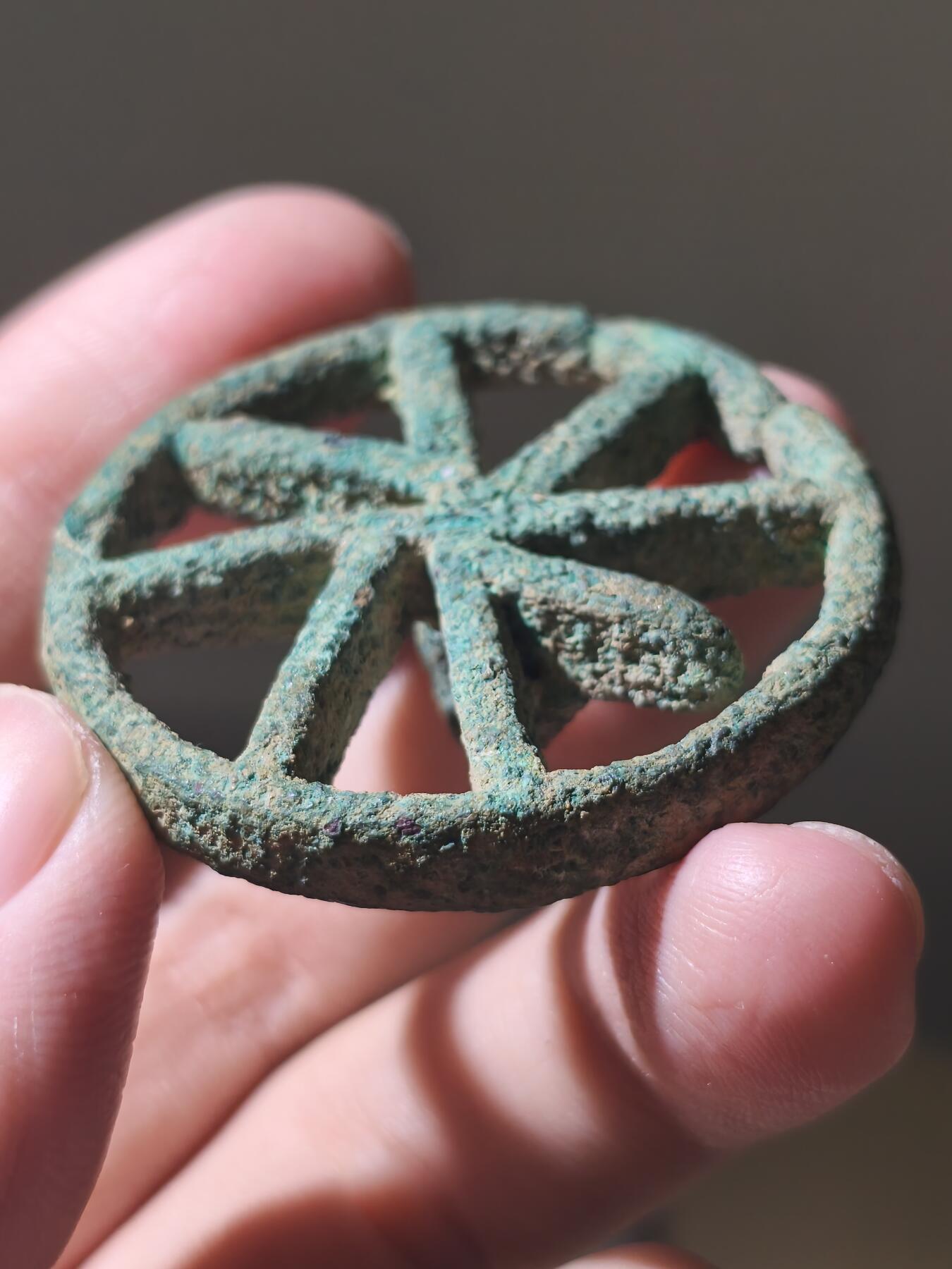 星盘世界钱币一月三十一日古典币专场 克特里亚印章材质：青铜 纹饰:几何部分印章保留青铜手柄，多数只剩印钮，这只手柄还在，实为全品。