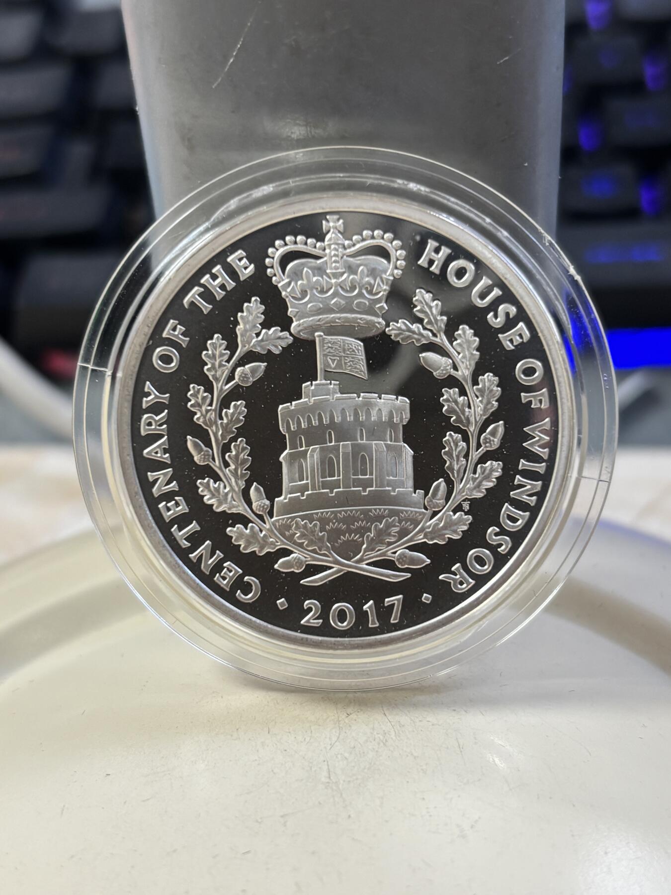 第189期拍卖 英国2017年一个世纪皇室服务温莎王朝百年纪念银币，925银，28.28克，发行5000枚，有氧化