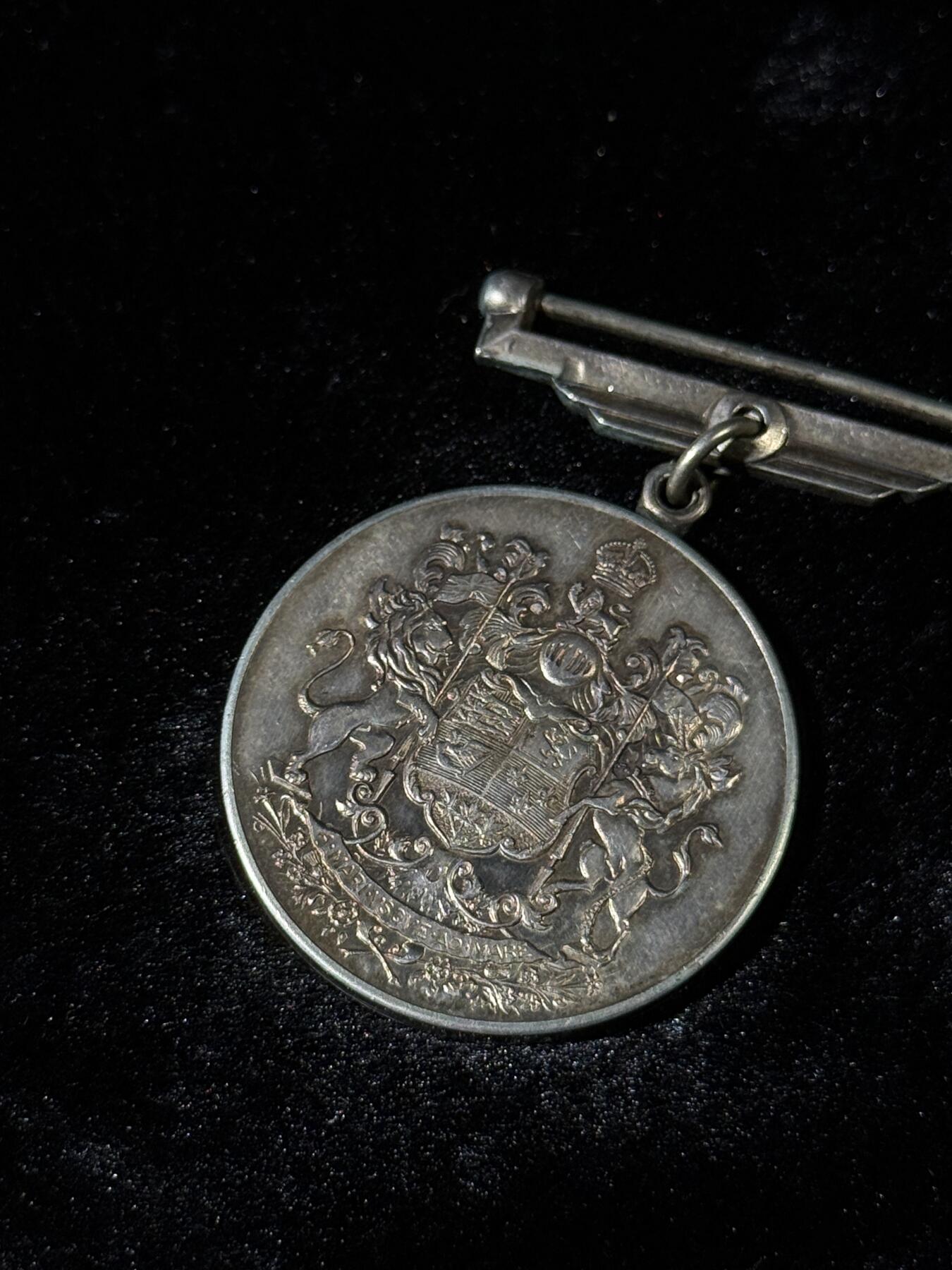 戎马世界章牌大赏第110期 加拿大二战战争奖章，银制，约36.2g