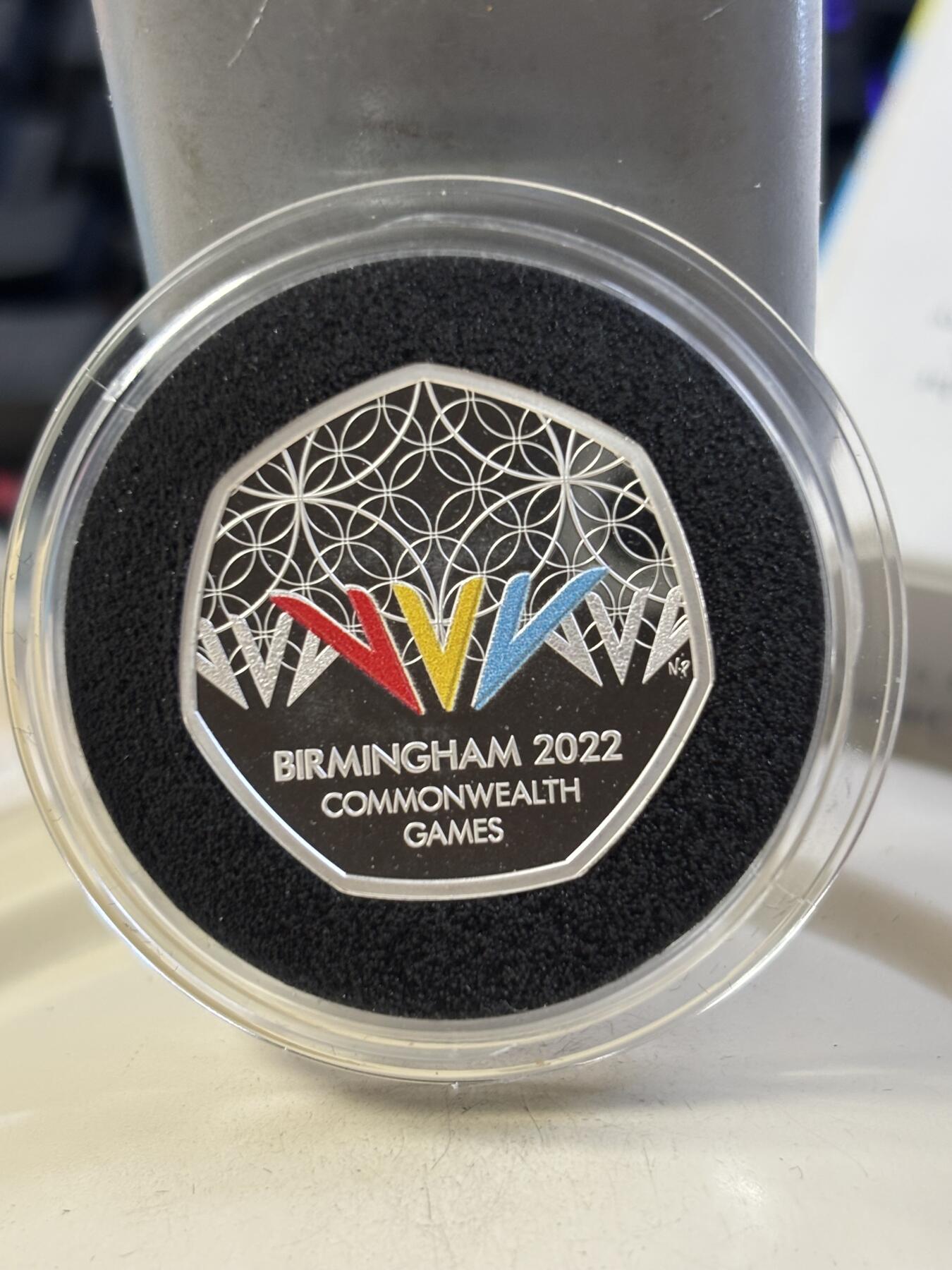 第189期拍卖 英国2022年英联邦运动会50便士彩色精制加厚银币，925银，16克，发行1250枚，有氧化