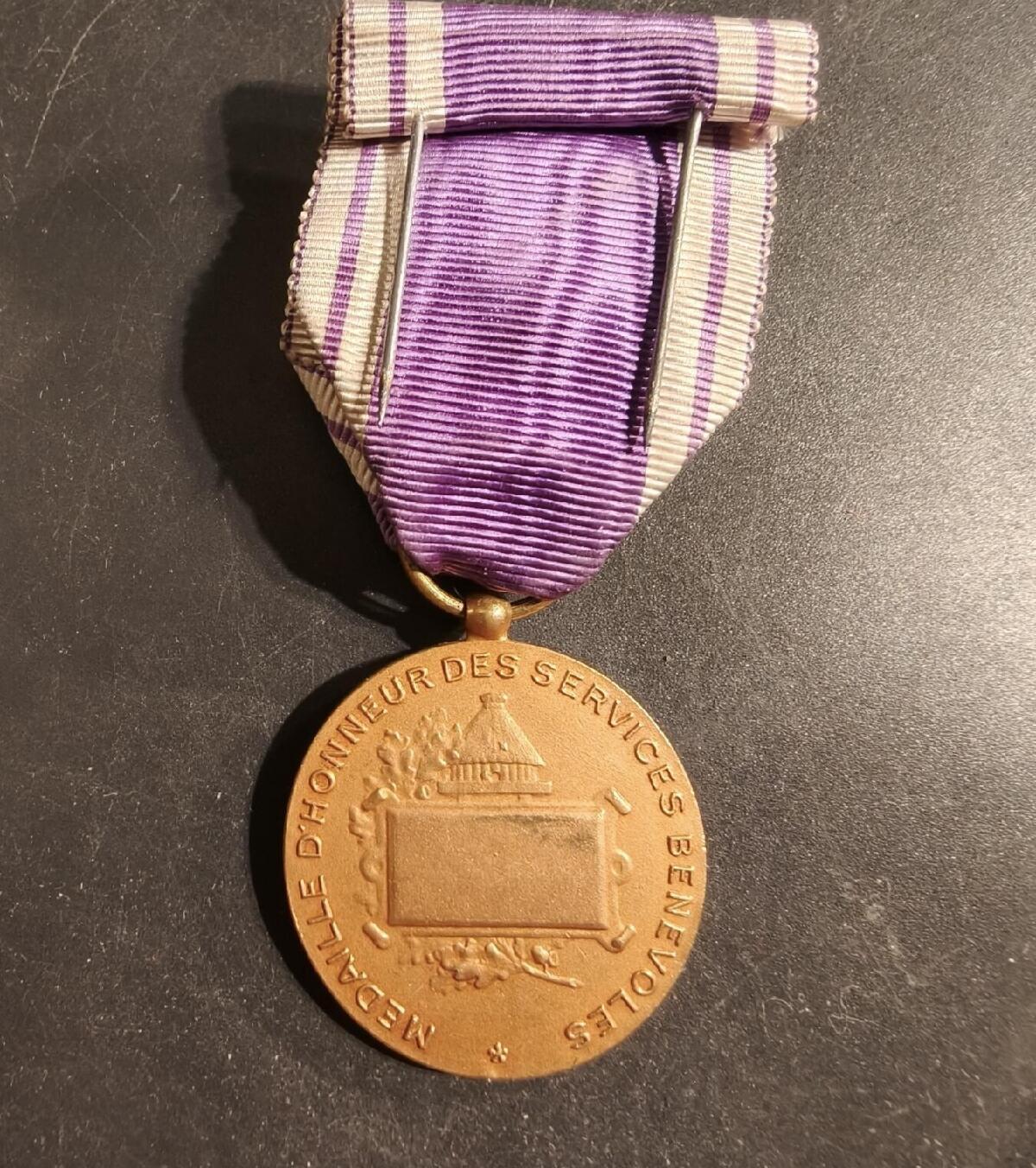 勋章杂货 法国金级军官级慈善服务奖章