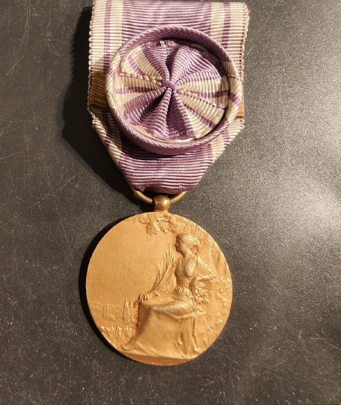 勋章杂货 法国金级军官级慈善服务奖章