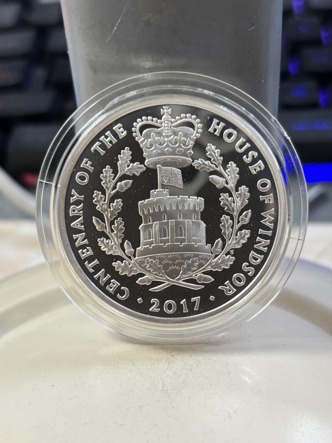 第189期拍卖 英国2017年一个世纪皇室服务温莎王朝百年纪念银币，925银，28.28克，发行5000枚，有氧化